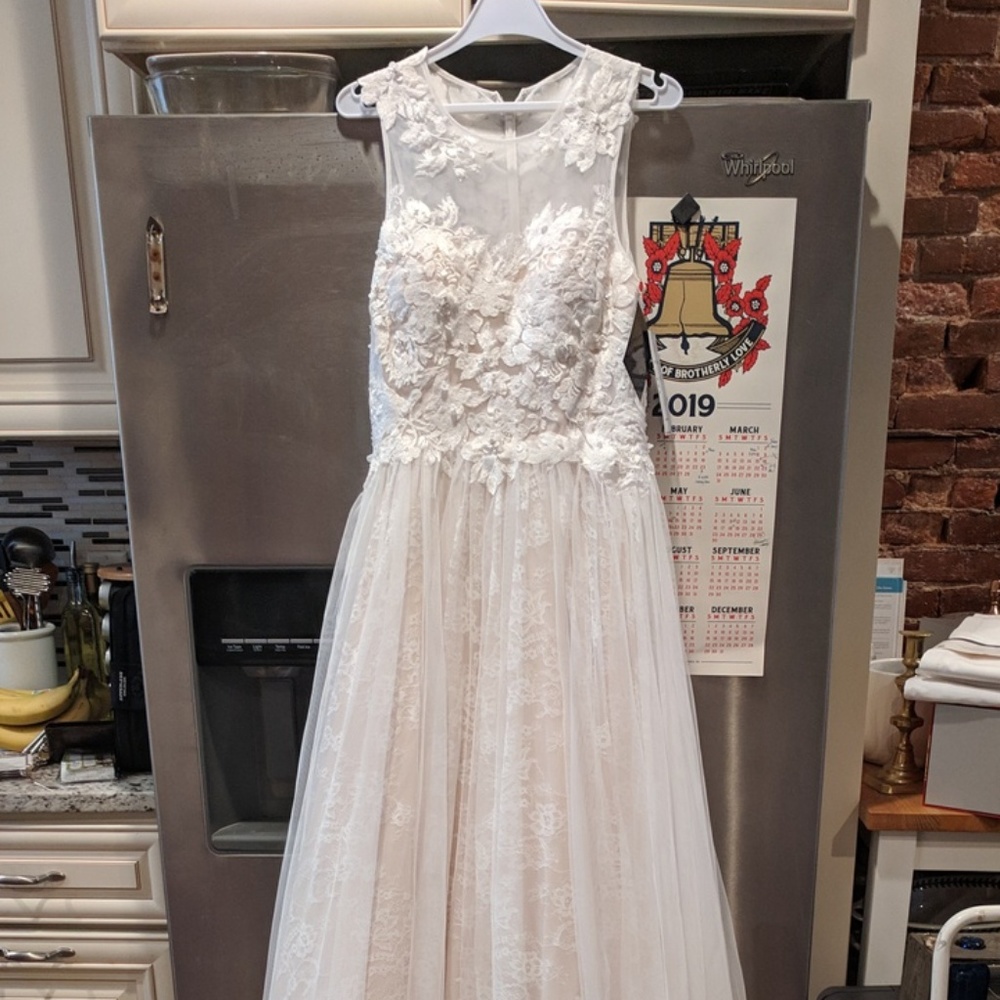 Basix Black Label Wedding Dress - Size 4